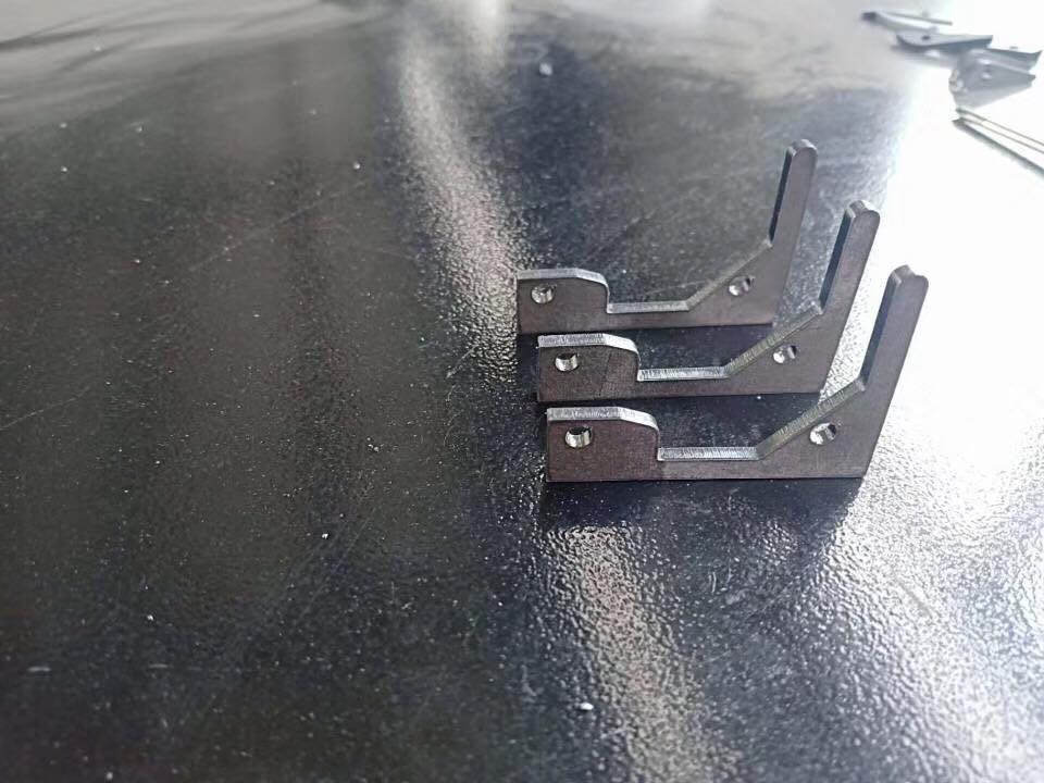 Yuqori quvvatli 3015 2000W metall plitalar Cnc tolali lazerni kesish mashinasi